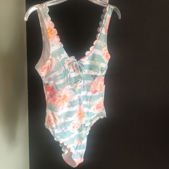 🔥1 hour sale - Cupshe, one piece swimsuit, floral pattern
